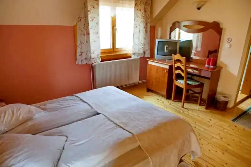 Sândominic Cazare | Pensiune (K1392-29) Imaginea poate fi supusă drepturilor de autor. Se recomandă contactarea titularului drepturilor.