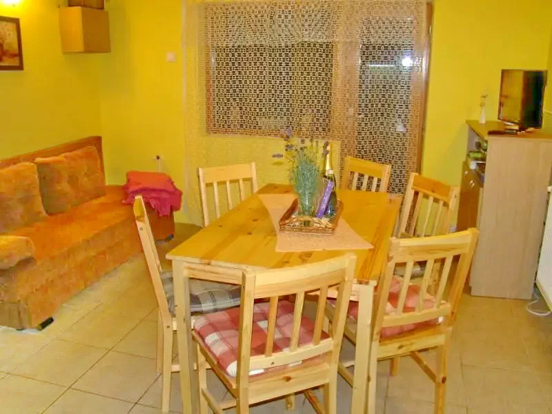 Praid Cazare | Cabană (K1213-5) Imaginea poate fi supusă drepturilor de autor. Se recomandă contactarea titularului drepturilor.