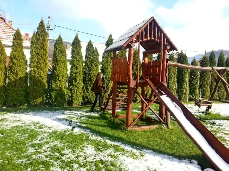Praid Cazare | Pensiune (K0762-58) Imaginea poate fi supusă drepturilor de autor. Se recomandă contactarea titularului drepturilor.