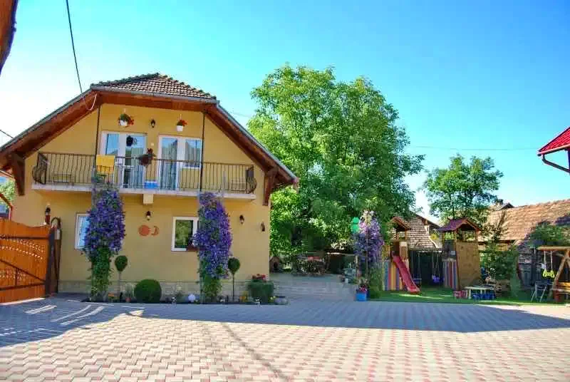 Praid Cazare | Pensiune (K0976-51) Imaginea poate fi supusă drepturilor de autor. Se recomandă contactarea titularului drepturilor.