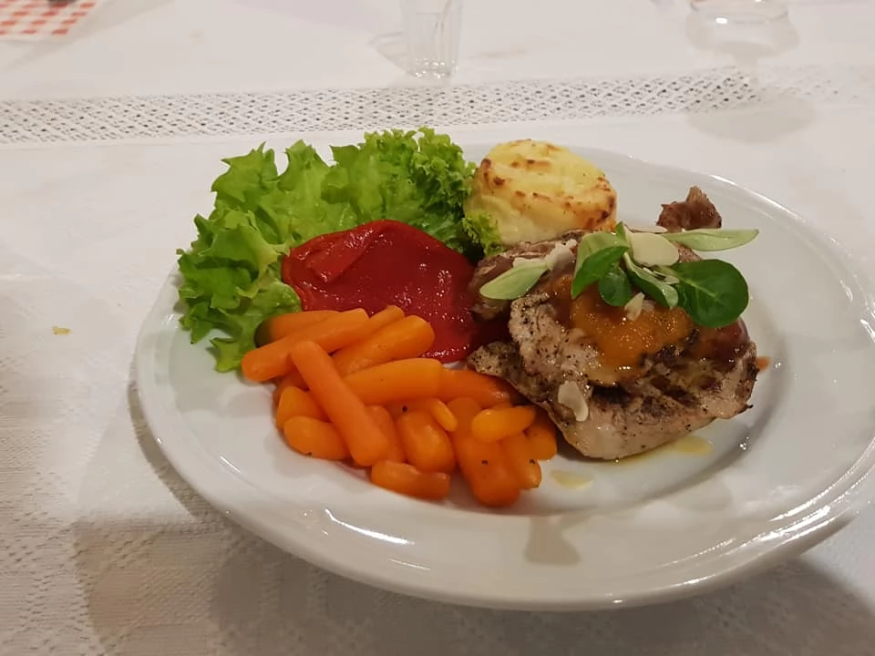 Tureni Cazare | Pensiune turistică (K1441-41) Imaginea poate fi supusă drepturilor de autor. Se recomandă contactarea titularului drepturilor.