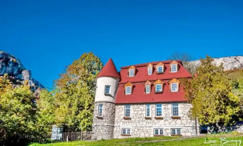 Cheia Cazare | Motel (K0442-38) Imaginea poate fi supusă drepturilor de autor. Se recomandă contactarea titularului drepturilor.