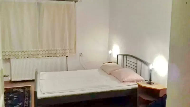 Chibed Cazare | Sat de vacanță (K1136-13) Imaginea poate fi supusă drepturilor de autor. Se recomandă contactarea titularului drepturilor.