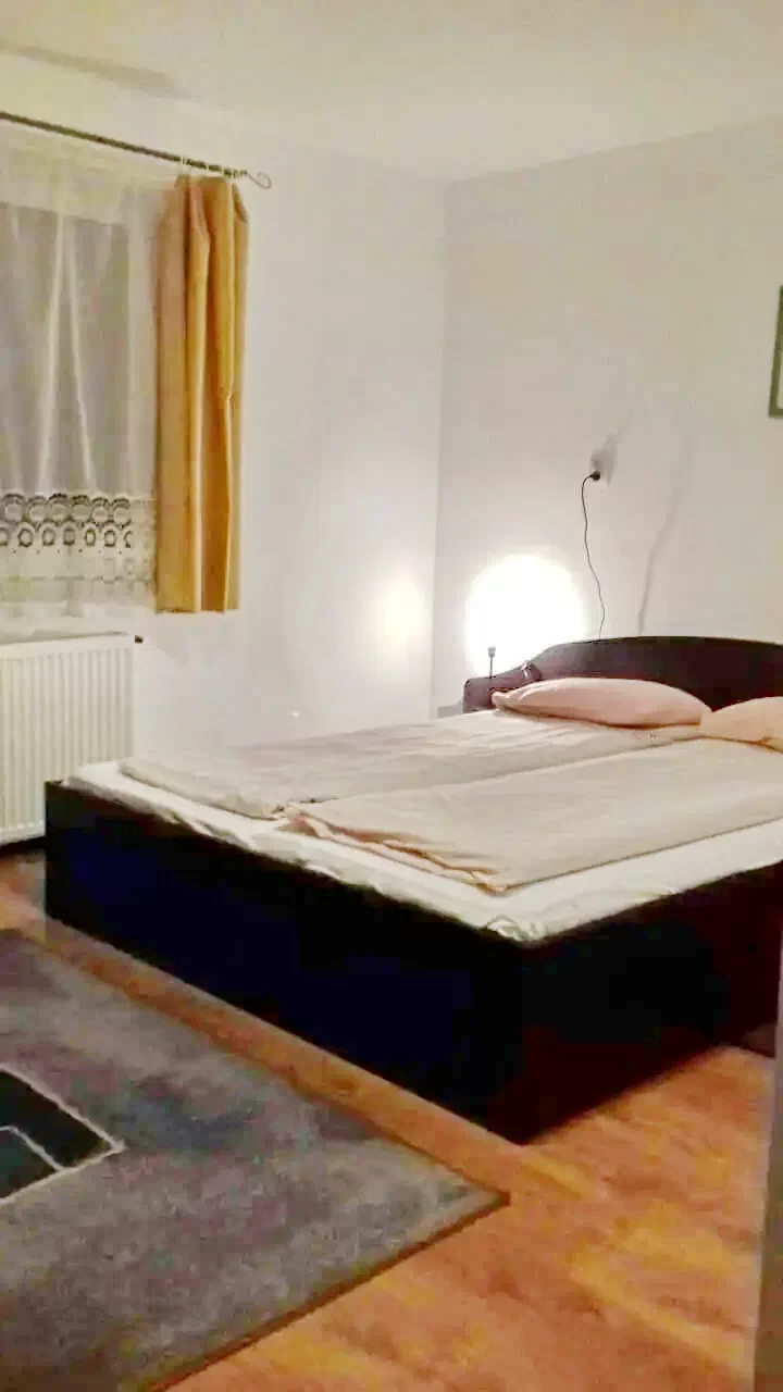 Chibed Cazare | Sat de vacanță (K1136-15) Imaginea poate fi supusă drepturilor de autor. Se recomandă contactarea titularului drepturilor.