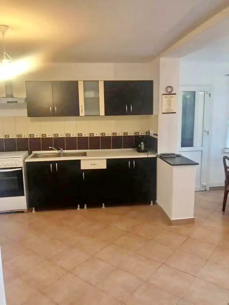 Chibed Cazare | Sat de vacanță (K1136-18) Imaginea poate fi supusă drepturilor de autor. Se recomandă contactarea titularului drepturilor.