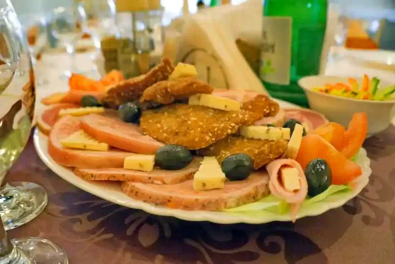 Miercurea Ciuc Cazare | Hotel** (K1402-9) Imaginea poate fi supusă drepturilor de autor. Se recomandă contactarea titularului drepturilor.