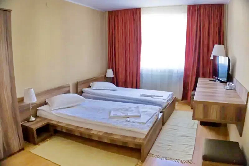 Csíkszereda Szállás | Hotel** (K1402-25) A kép szerzői jogvédelem alatt állhat. Javasolt a kapcsolatfelvétel a jog tulajdonossal.