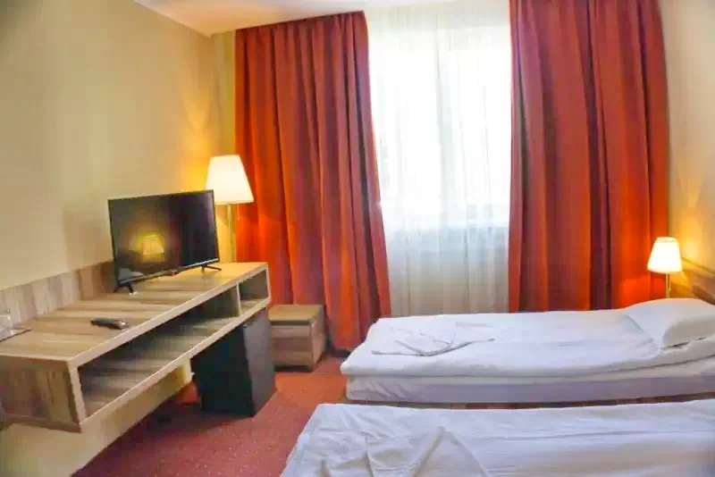 Csíkszereda Szállás | Hotel** (K1402-32) A kép szerzői jogvédelem alatt állhat. Javasolt a kapcsolatfelvétel a jog tulajdonossal.
