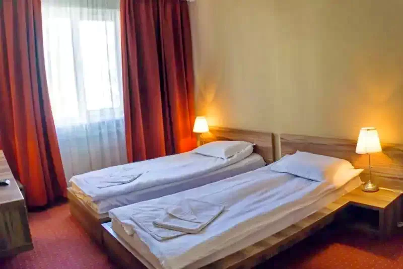 Csíkszereda Szállás | Hotel** (K1402-39) A kép szerzői jogvédelem alatt állhat. Javasolt a kapcsolatfelvétel a jog tulajdonossal.