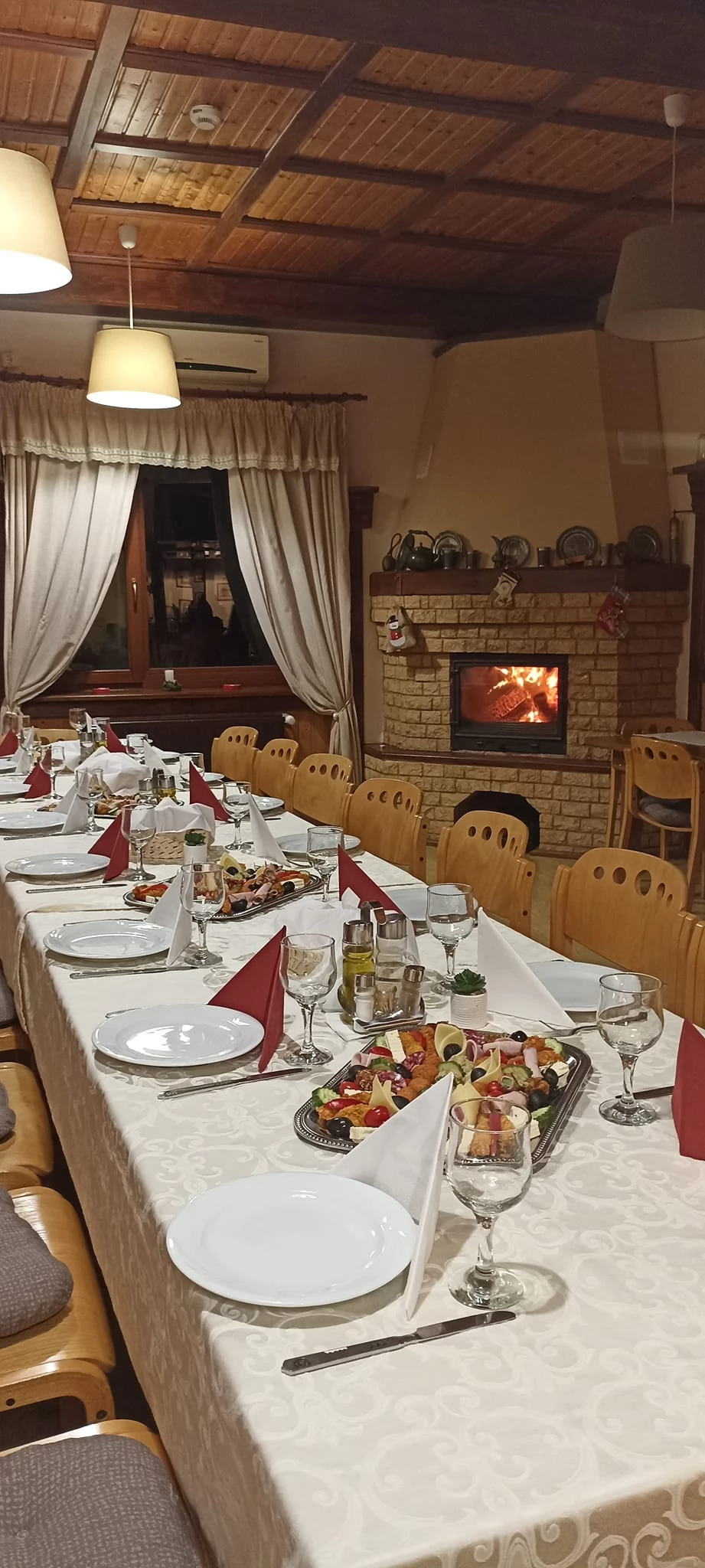 Caransebeș Cazare | Pensiune (K1457-58) Imaginea poate fi supusă drepturilor de autor. Se recomandă contactarea titularului drepturilor.
