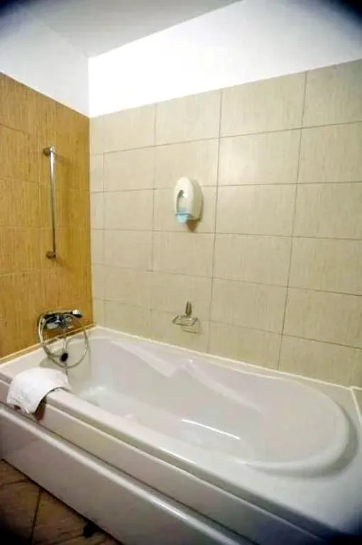 Arad Szállás | Hotel** (K1435-13) A kép szerzői jogvédelem alatt állhat. Javasolt a kapcsolatfelvétel a jog tulajdonossal.