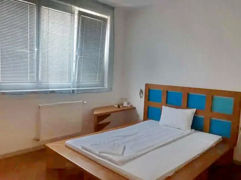 Nagyvárad Szállás | Hostel (K0953-22) A kép szerzői jogvédelem alatt állhat. Javasolt a kapcsolatfelvétel a jog tulajdonossal.