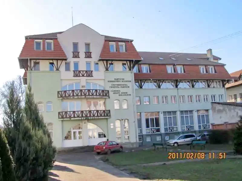 Oradea Cazare | Vilă turistică (K0954-1) Imaginea poate fi supusă drepturilor de autor. Se recomandă contactarea titularului drepturilor.