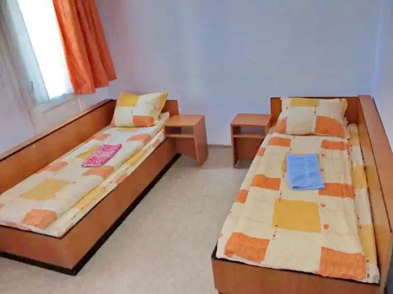 Nagyvárad Szállás | Hostel (K0954-5) A kép szerzői jogvédelem alatt állhat. Javasolt a kapcsolatfelvétel a jog tulajdonossal.