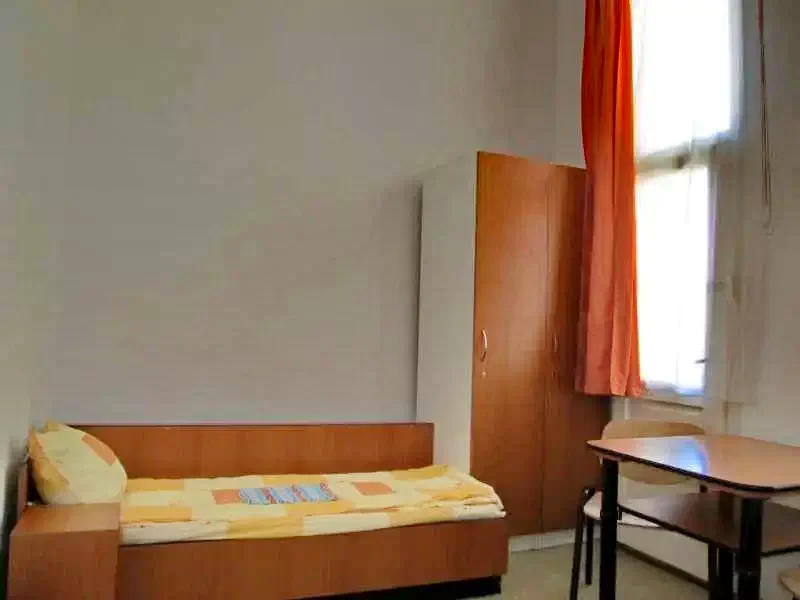 Nagyvárad Szállás | Hostel (K0954-7) A kép szerzői jogvédelem alatt állhat. Javasolt a kapcsolatfelvétel a jog tulajdonossal.