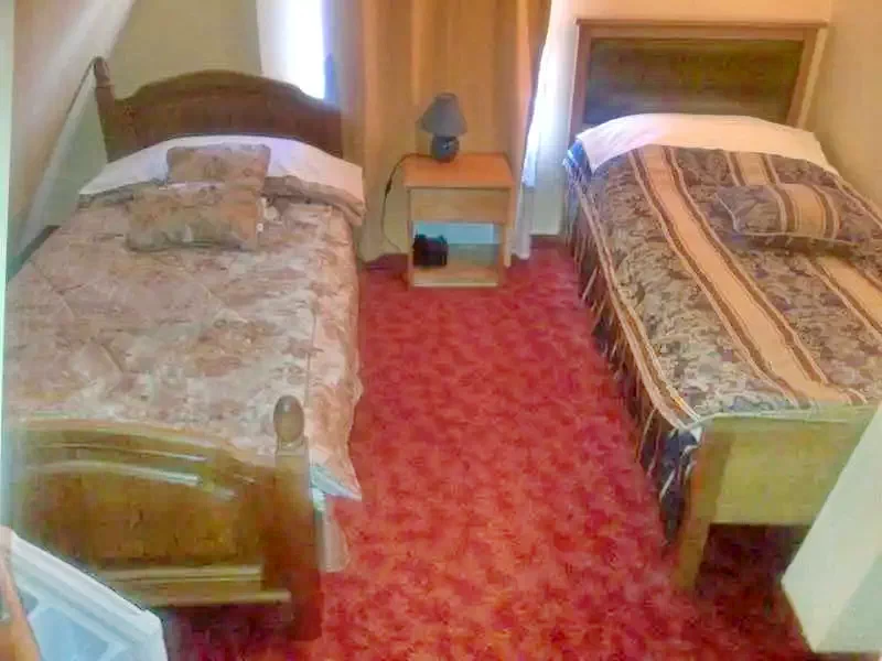 Oradea Cazare | Pensiune (K0957-9) Imaginea poate fi supusă drepturilor de autor. Se recomandă contactarea titularului drepturilor.