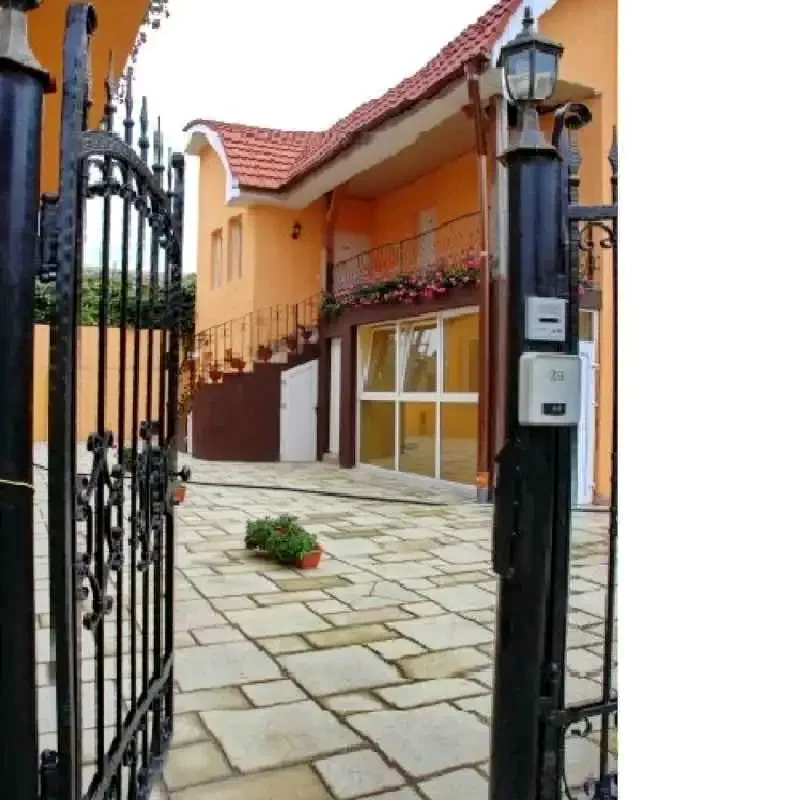 Oradea Cazare | Motel (K0957-16) Imaginea poate fi supusă drepturilor de autor. Se recomandă contactarea titularului drepturilor.