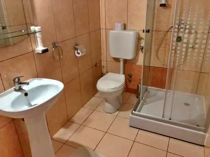 Váradszentmárton Szállás | Motel (K0956-25) A kép szerzői jogvédelem alatt állhat. Javasolt a kapcsolatfelvétel a jog tulajdonossal.