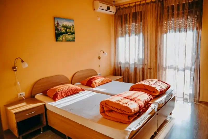 Szállás Sânmartin - Pensiunea Tirol **** | Váradszentmárton - Tirol Panzió ****. A kép szerzői jogvédelem alatt állhat. Javasolt a kapcsolatfelvétel a jog tulajdonossal.