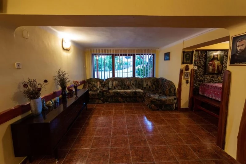 Băile 1 Mai Cazare | Motel (K0944-13) Imaginea poate fi supusă drepturilor de autor. Se recomandă contactarea titularului drepturilor.