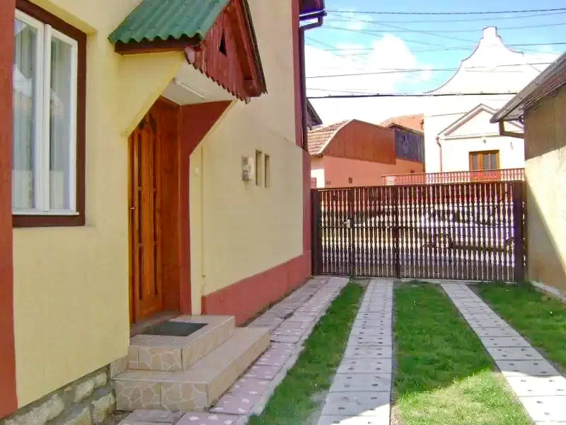 Szállás Kalotaszentkirály - Shalom Vendégház** | Sancraiu - Pensiunea Shalom**. A kép szerzői jogvédelem alatt állhat. Javasolt a kapcsolatfelvétel a jog tulajdonossal.