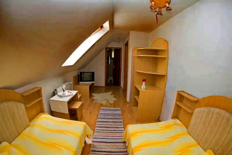 Băile Tușnad Cazare | Motel (K0584-3) Imaginea poate fi supusă drepturilor de autor. Se recomandă contactarea titularului drepturilor.