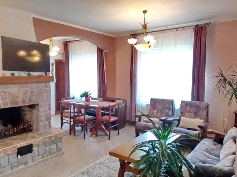 Tusnádfürdő Szállás | Villa (K0687-2) A kép szerzői jogvédelem alatt állhat. Javasolt a kapcsolatfelvétel a jog tulajdonossal.