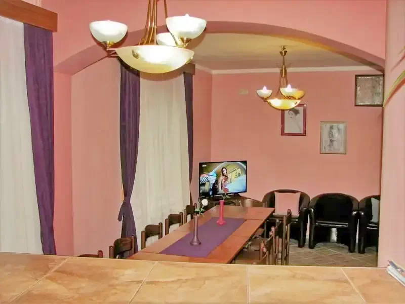 Tusnádfürdő Szállás | Villa (K0687-17) A kép szerzői jogvédelem alatt állhat. Javasolt a kapcsolatfelvétel a jog tulajdonossal.