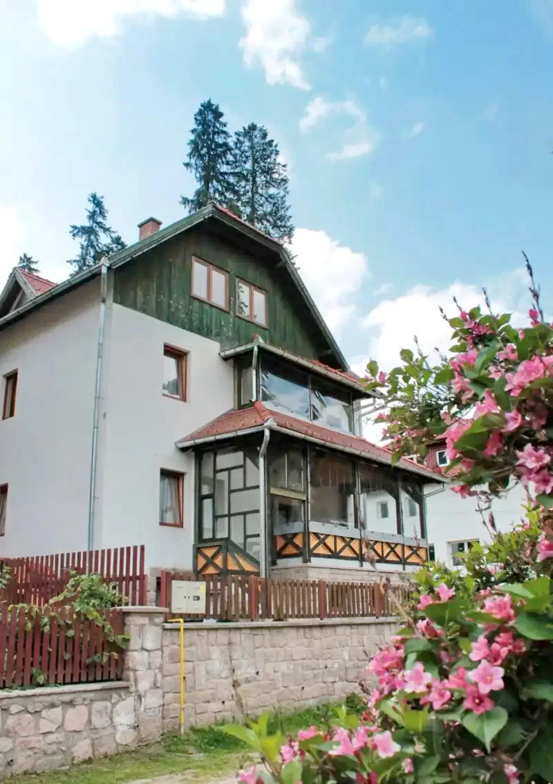 Tusnádfürdő Szállás | Villa (K0687-21) A kép szerzői jogvédelem alatt állhat. Javasolt a kapcsolatfelvétel a jog tulajdonossal.
