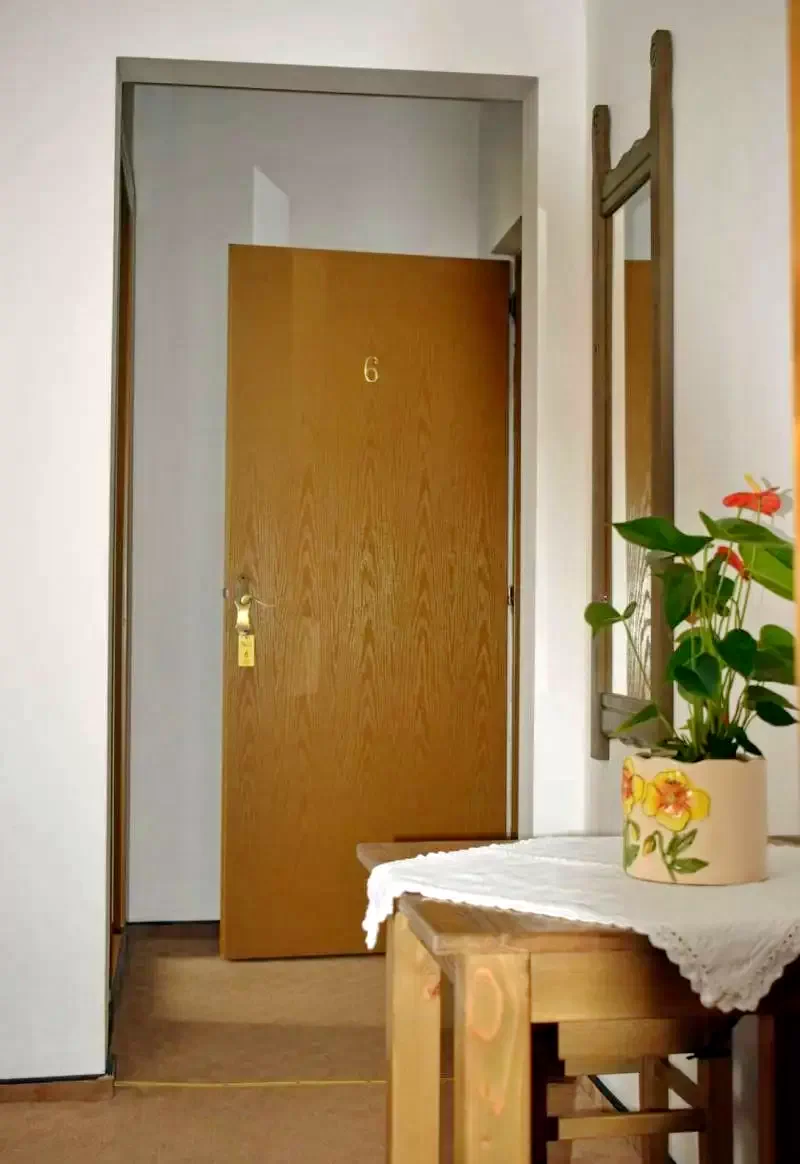 Tusnádfürdő Szállás | Turisztikai panzió (K1290-15) A kép szerzői jogvédelem alatt állhat. Javasolt a kapcsolatfelvétel a jog tulajdonossal.