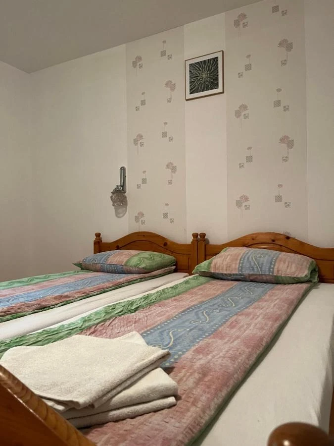 Szállás Sovata - Vila Sissi *** | Szováta - Sissi Villa ***. A kép szerzői jogvédelem alatt állhat. Javasolt a kapcsolatfelvétel a jog tulajdonossal.