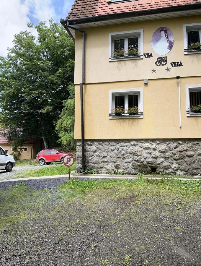 Szállás Sovata - Vila Sissi *** | Szováta - Sissi Villa ***. A kép szerzői jogvédelem alatt állhat. Javasolt a kapcsolatfelvétel a jog tulajdonossal.