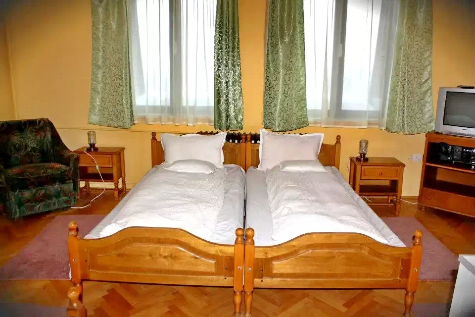 Szállás Sovata -  Hotel Tivoli **+ | Szováta - Tivoli Hotel **+. A kép szerzői jogvédelem alatt állhat. Javasolt a kapcsolatfelvétel a jog tulajdonossal.