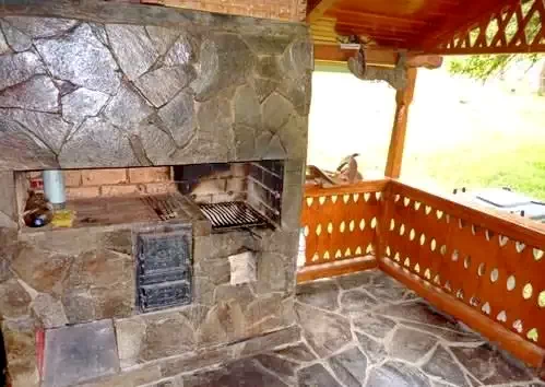 Sub Cetate Cazare | Sat de vacanță (K0500-3) Imaginea poate fi supusă drepturilor de autor. Se recomandă contactarea titularului drepturilor.