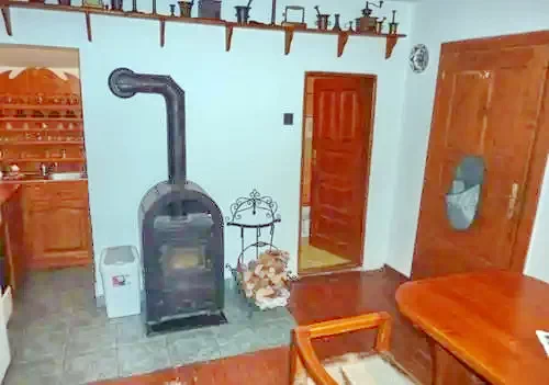 Sub Cetate Cazare | Sat de vacanță (K0500-7) Imaginea poate fi supusă drepturilor de autor. Se recomandă contactarea titularului drepturilor.