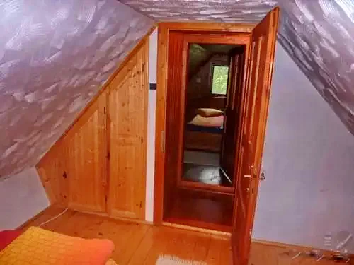 Sub Cetate Cazare | Sat de vacanță (K0500-15) Imaginea poate fi supusă drepturilor de autor. Se recomandă contactarea titularului drepturilor.