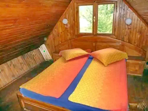 Sub Cetate Cazare | Sat de vacanță (K0500-17) Imaginea poate fi supusă drepturilor de autor. Se recomandă contactarea titularului drepturilor.