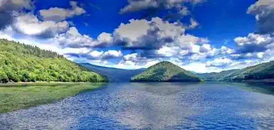 Sub Cetate Cazare | Sat de vacanță (K0614-1) Imaginea poate fi supusă drepturilor de autor. Se recomandă contactarea titularului drepturilor.