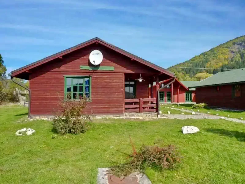 Sub Cetate Cazare | Sat de vacanță (K0614-4) Imaginea poate fi supusă drepturilor de autor. Se recomandă contactarea titularului drepturilor.