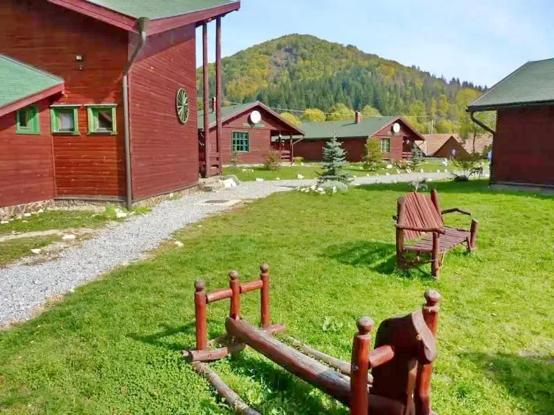 Sub Cetate Cazare | Sat de vacanță (K0614-7) Imaginea poate fi supusă drepturilor de autor. Se recomandă contactarea titularului drepturilor.