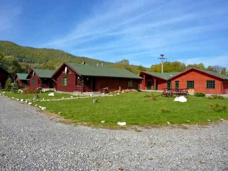 Sub Cetate Cazare | Sat de vacanță (K0614-8) Imaginea poate fi supusă drepturilor de autor. Se recomandă contactarea titularului drepturilor.