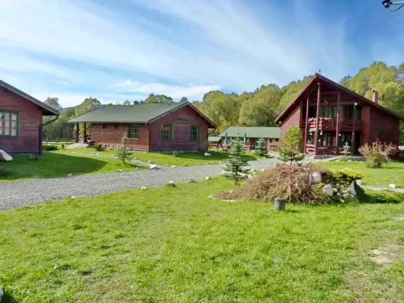 Sub Cetate Cazare | Sat de vacanță (K0614-9) Imaginea poate fi supusă drepturilor de autor. Se recomandă contactarea titularului drepturilor.