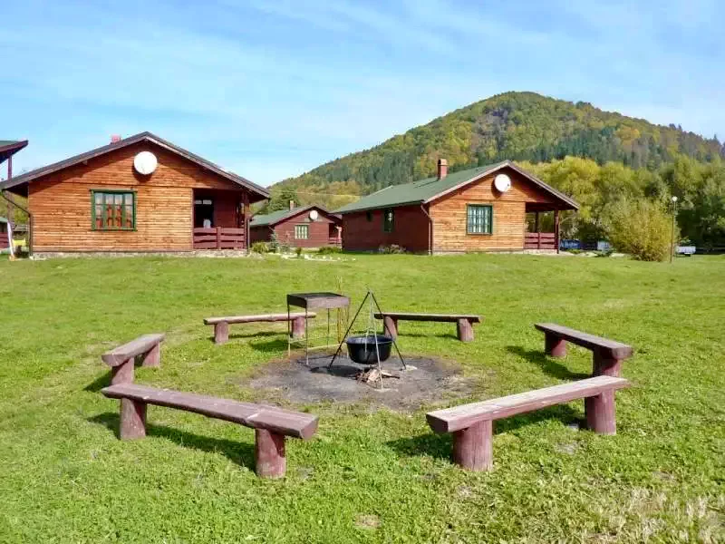 Sub Cetate Cazare | Sat de vacanță (K0614-11) Imaginea poate fi supusă drepturilor de autor. Se recomandă contactarea titularului drepturilor.