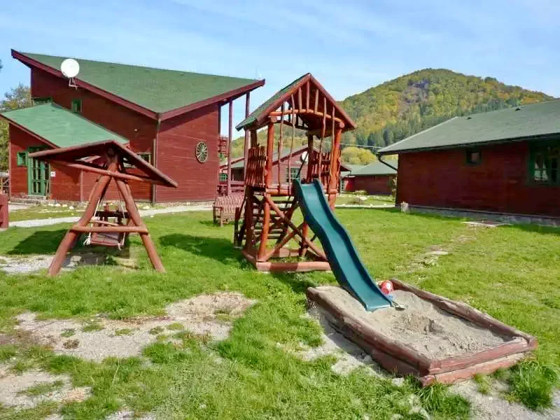 Sub Cetate Cazare | Sat de vacanță (K0614-13) Imaginea poate fi supusă drepturilor de autor. Se recomandă contactarea titularului drepturilor.