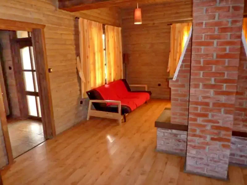 Sub Cetate Cazare | Sat de vacanță (K0614-29) Imaginea poate fi supusă drepturilor de autor. Se recomandă contactarea titularului drepturilor.