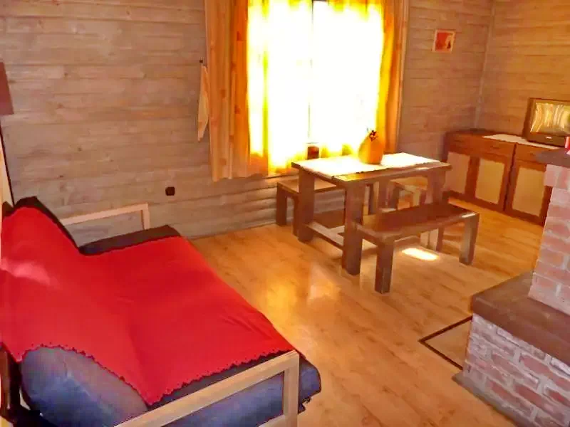 Sub Cetate Cazare | Sat de vacanță (K0614-30) Imaginea poate fi supusă drepturilor de autor. Se recomandă contactarea titularului drepturilor.