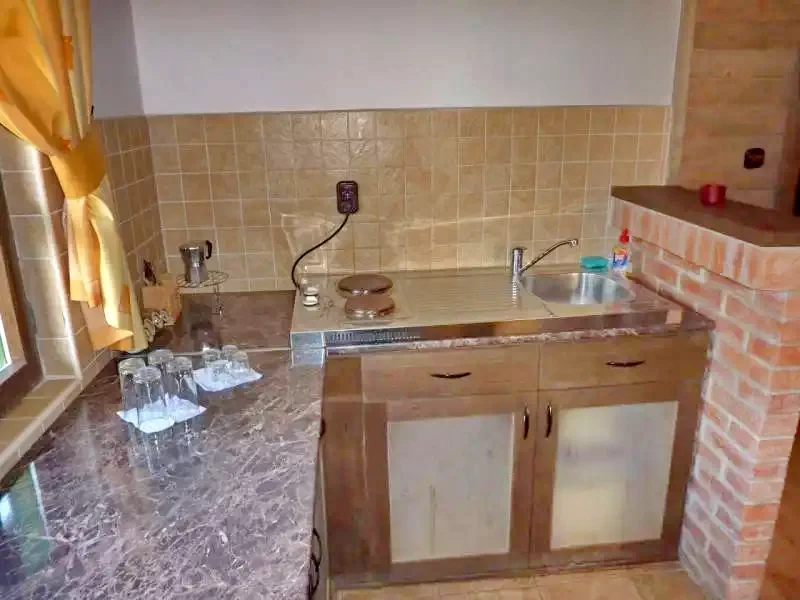 Sub Cetate Cazare | Sat de vacanță (K0614-33) Imaginea poate fi supusă drepturilor de autor. Se recomandă contactarea titularului drepturilor.