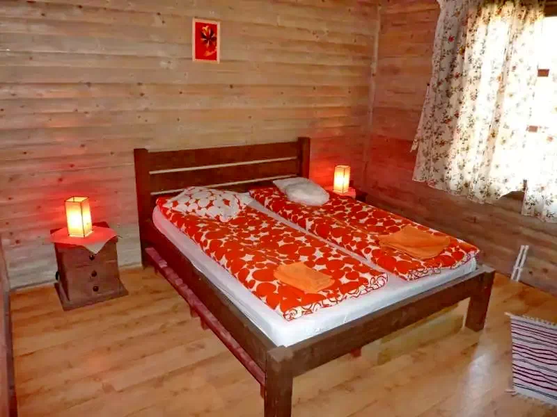 Sub Cetate Cazare | Sat de vacanță (K0614-37) Imaginea poate fi supusă drepturilor de autor. Se recomandă contactarea titularului drepturilor.