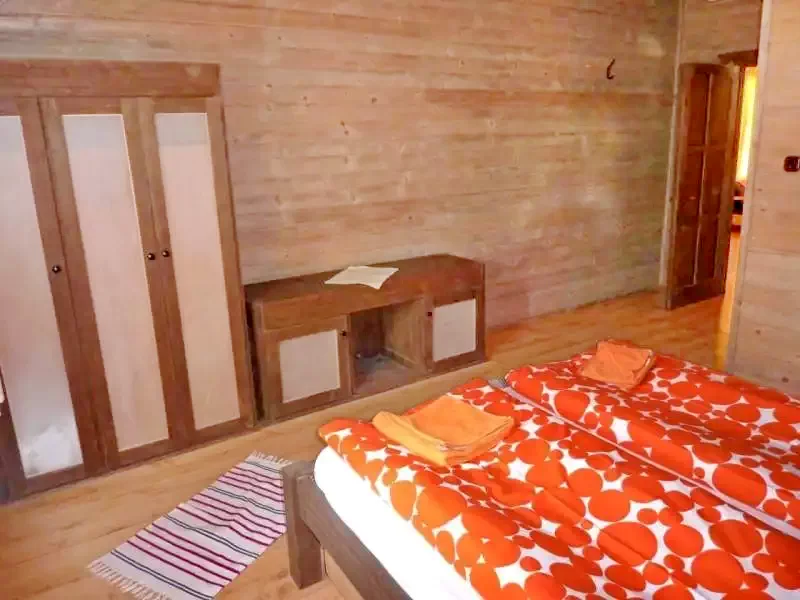 Sub Cetate Cazare | Sat de vacanță (K0614-38) Imaginea poate fi supusă drepturilor de autor. Se recomandă contactarea titularului drepturilor.