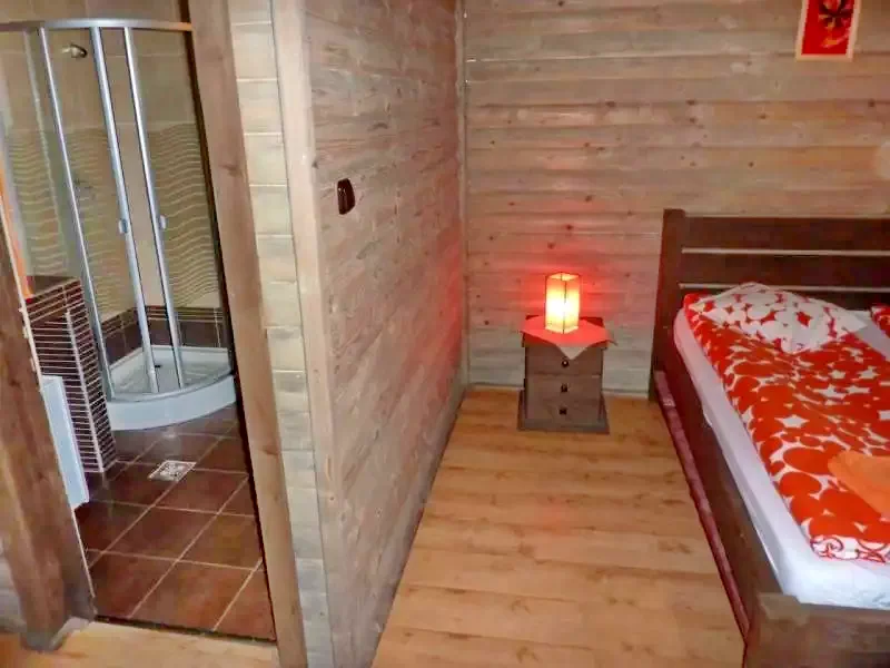 Sub Cetate Cazare | Sat de vacanță (K0614-39) Imaginea poate fi supusă drepturilor de autor. Se recomandă contactarea titularului drepturilor.